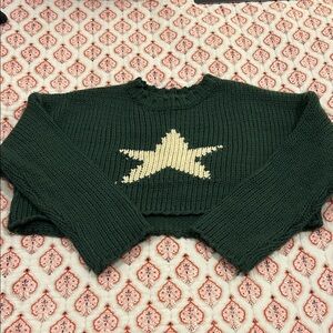 Edikted Cropped Green Sweater with Star Design
